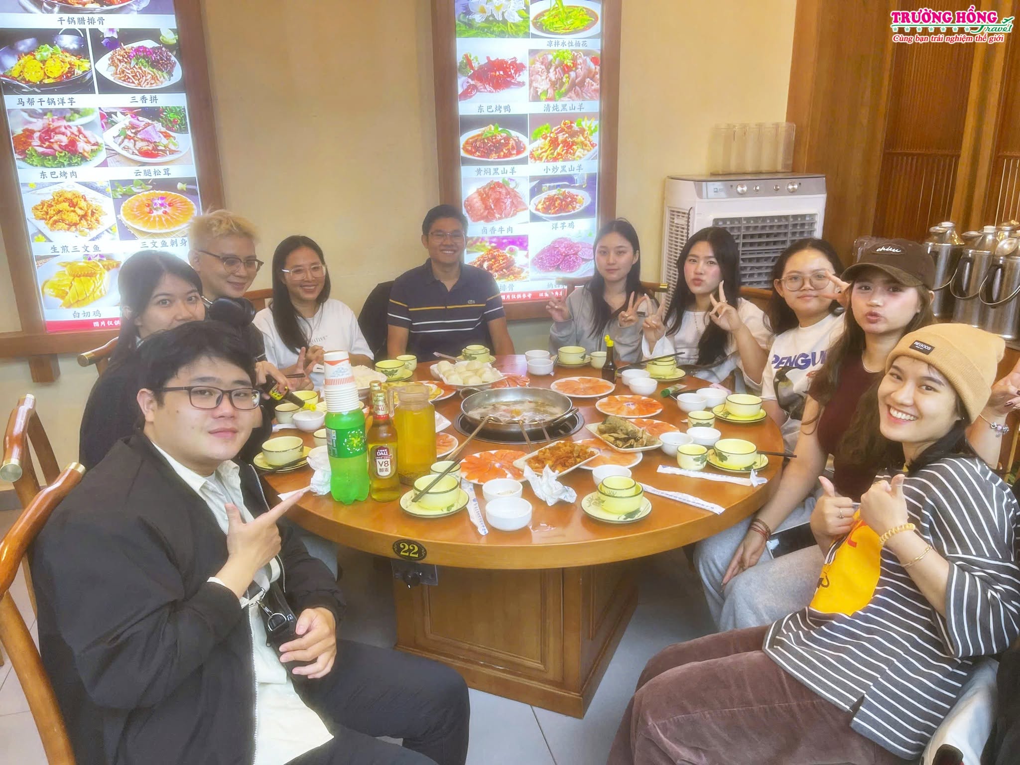 Cả đoàn check-in tại công viên Potatso